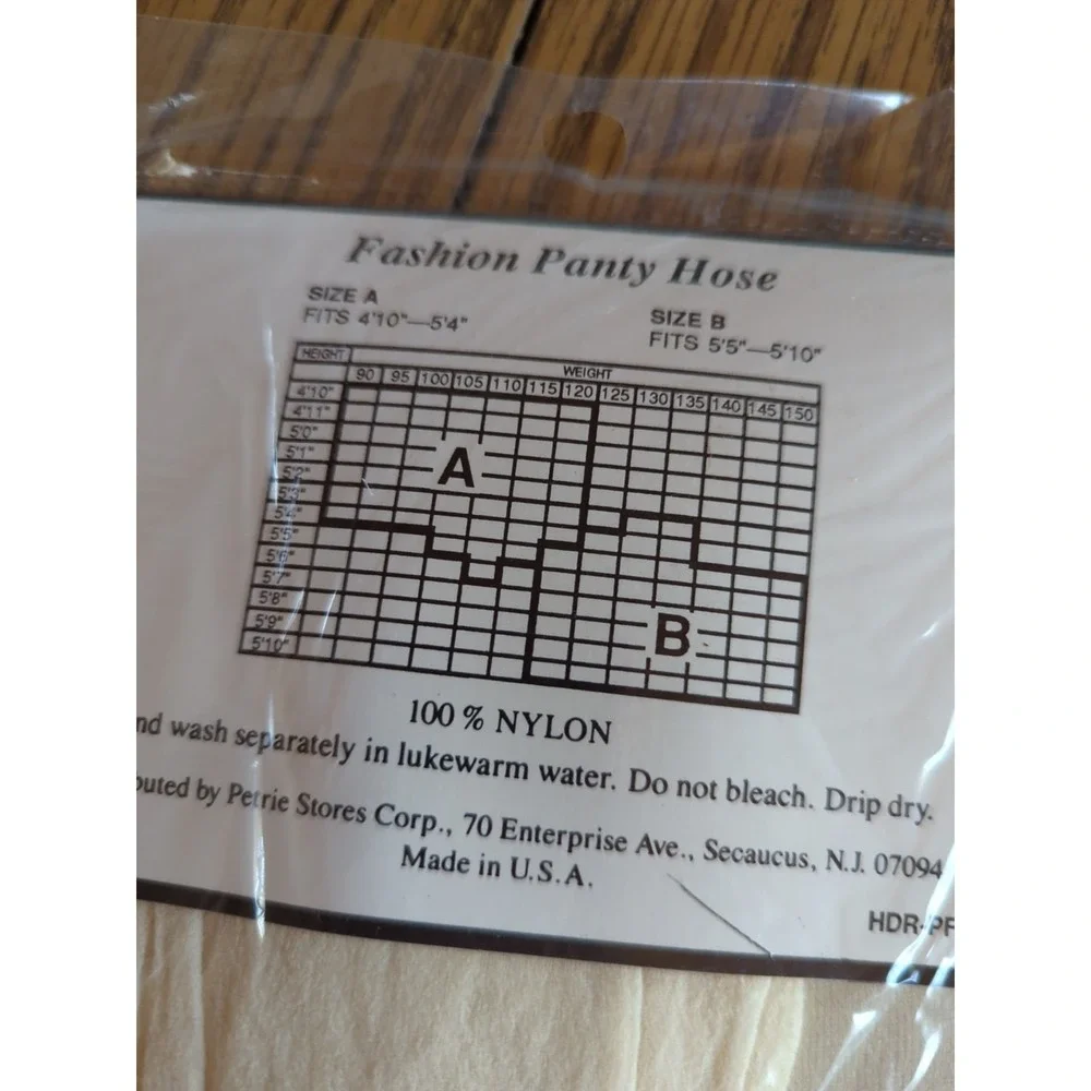 New Vintage Marianne Fashion Pantyhose Size‎ B Off-White